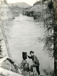 Lowell Thomas in Alaska filming the Klondike River; 1916. Marist College B&W photo 1516.10